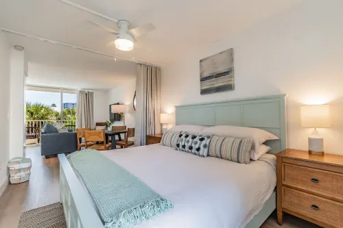 Waterside #16, Free Parking, Walk to Beaches, Pool, WiFi