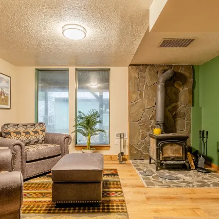 MT HOOD CABIN! Remodeled, 2500 sq ft, Sleeps 12!