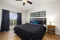 Extra Large 1 bedroom Luxury Condo on the Lake Hotels in Indian Point