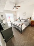 quiet & clean lakefront, private dock&hot tub