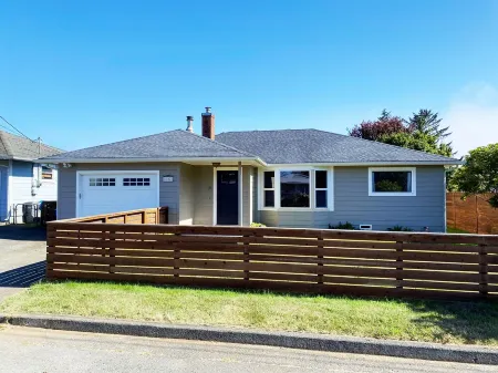 Cozy Coastal Bungalow in Crescent City