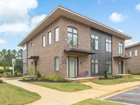 King Suite, Modern Loft Close to Downtown! Hotéis em Dunean
