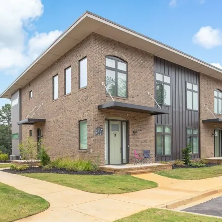 King Suite, Modern Loft Close to Downtown!