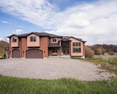Newly Renovated Spacious Home, Hot Tub. Big Yard. Great Off-Season Pricing! Hotels in Rich County