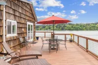Charming Beach Cabin Nestled in Quartermaster Harbor - 3-Star