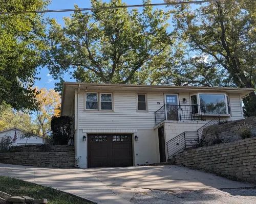 Cheerful two bedroom home in quiet neighborhood. Sun Porch ~ Patio ~  Large yard Hotels in Lewis