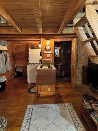 Rustic Cabin at Crooked Creek