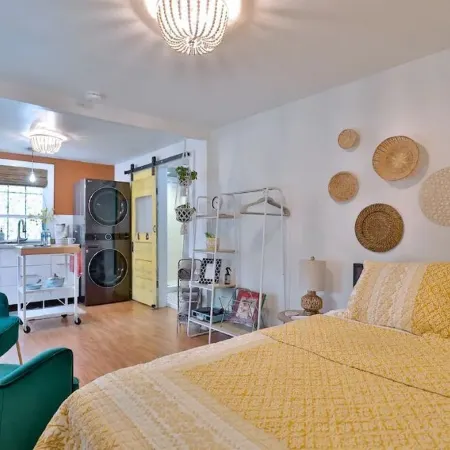Cozy, quiet, and private guest house central to Abilene!