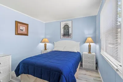 1.5 Blocks from Ocean Unit #1 Great Location 2 Bedroom Apartment Hotels near Coin Castle