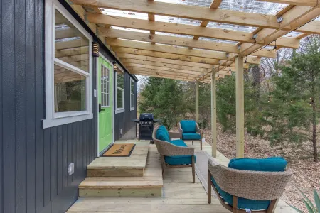 Cozy Cabin in the woods! Queen bed, quiet, peaceful, secluded getaway. Отели в г. Хант