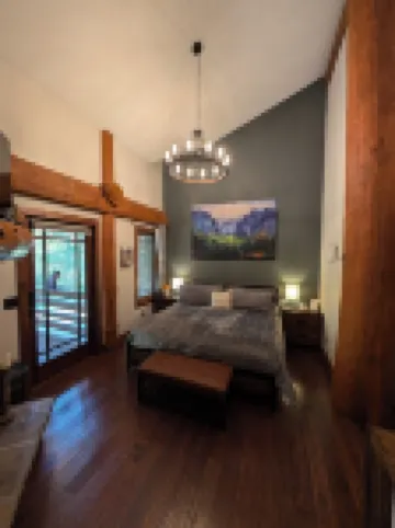 Holston River Lodge, Paradise on the River🎣Fishing, Kayaking,Hot Tub,Wineries🔥