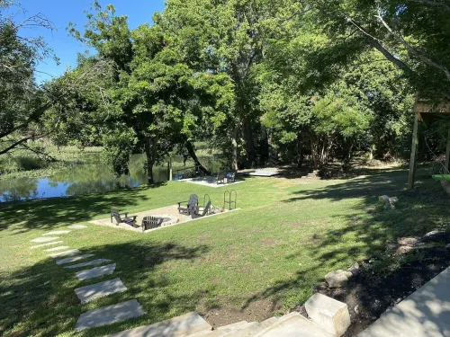 Cottage by the River - Sunday Suite