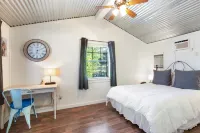 El Castell - on the Llano River [Entire Property - 4 Cabins]