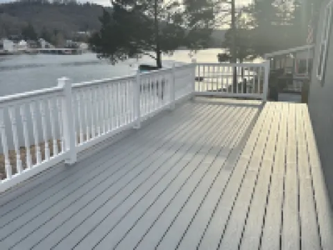 Cozy TINY HOUSE in a very quiet cove. 拉塞爾酒店
