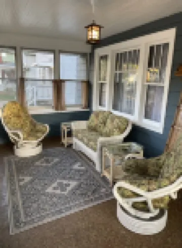 Charming 3 bed 1 bath home. 1 block to St. Mary's. 10 min walk to Mayo downtown.