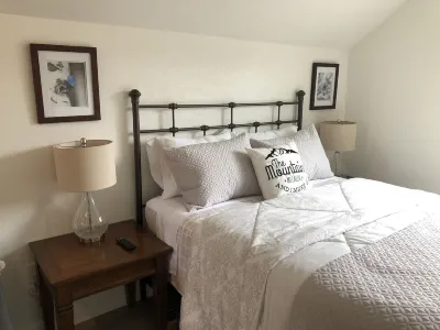 Studio apartment on the banks of Yellowstone River Hotels near Yellowstone Hotsprings Campground