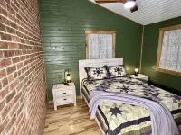 Unique Remodeled 1888 Schoolhouse with Highland Cows Hotels in Worthington Township