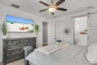 Heated Private Pool. 900 Feet to Beach. Playground. King Beds,Bikes,Beach Chairs