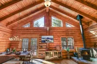 LodgeLife Springbrook - Unwind in Nature Lux Log Cabin in the Heart of Adventure