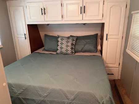 Glamping with a Partial Lake View, 30 Minutes to Clemson University