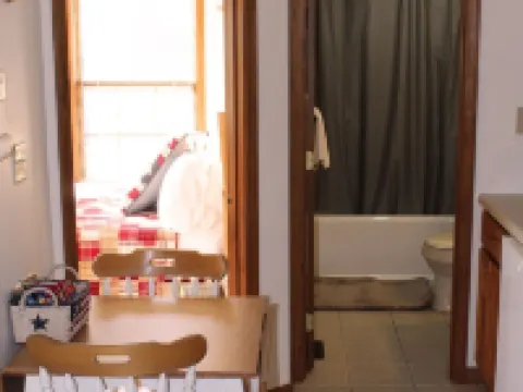 Minutes to Giant City - SIU - Shawnee Winetrail - Shawnee Forest - Wi-Fi Hotels in Makanda