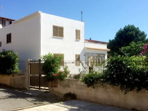 Vacation home near Tropea in Calabria, located directly on the cliffs. Hotels in Ricadi