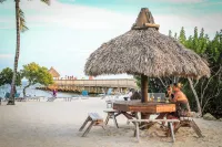 Florida Keys Condo with Pool, Beach Access, Marina, Pickleball & More - Strand