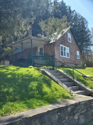 Charming, Pet Friendly, Lake View Home. Pontoon and/or Slip Available