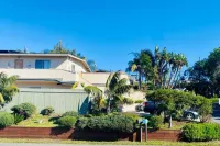 Relax by the sea! Two bedroom retreat near Moonlight State Beach and Shopping. Hotel a Encinitas
