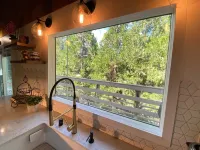 4 Bedroom Family Cabin • 5 Min Stroll to Lake Gregory! Hotel a Crestline