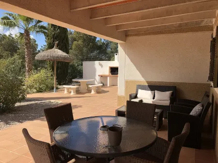 Nice and quiet apartment near the beach Отели рядом с достопримечательностью «Porto Cristo sign»