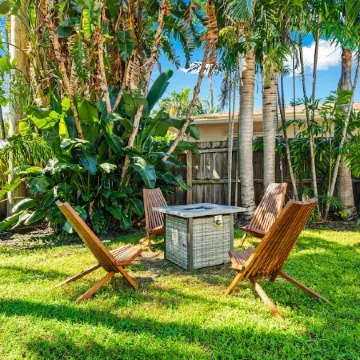 NEW 3Bed by the Beach- Game Room - Pool - Outdoor TV