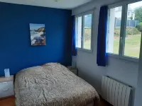 Charming little house 5 minutes' walk from the beach Hotels in Locquirec