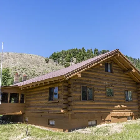 Montana Hideaway on the Madison River