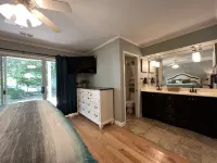 Quiet Retreat, Close to SDC/Hwy!