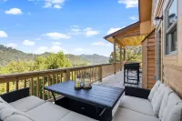 Infrared Sauna • Hot Tub • Child and Pet Friendly