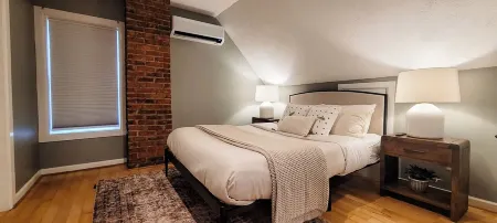 Centrally located Spacious & Comfortable 2 Master Bedroom Home For large Groups