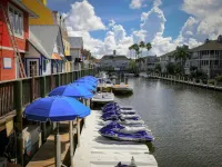 The Lux guesthouse is your home away from home! Hotels in Ruskin
