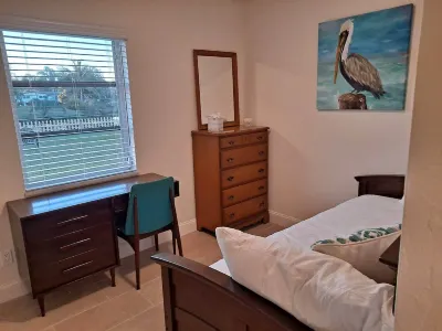 Sandpiper Bay Breeze On A Lake By The Golf Course (Club Med Area) Hotels near Santa Lucia River Club