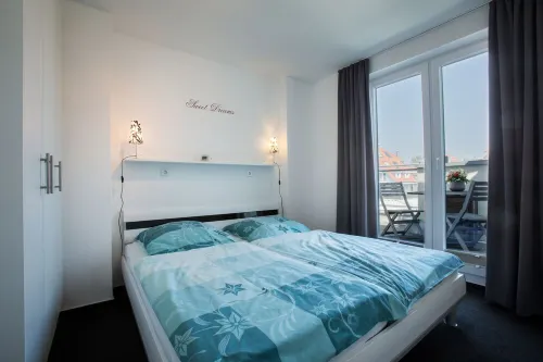 Luxury penthouse with large roof terrace, beach location, sauna & fireplace!