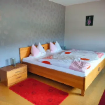 Luxurious, spacious apartment on a farm - family friendly Hotels in Tann (Rhon)