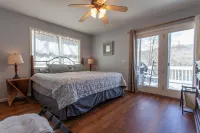Premium 5 Bedroom 4 kings/ 6 Twins LAKE FRONT Home...BOOK JUNE PROMO DEALS NOW!