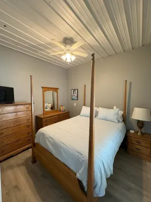 Lake Front charming 2-bedroom house, at Rough River Lake.