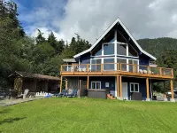 Auke Bay Chalet~ Ocean views, Hot tub, Sauna, outdoor entertainment, & fire pit! Hotels near Auke Bay Park