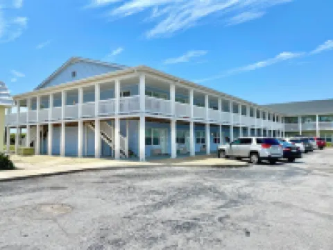 Cozy studio with AC, WiFi, and pool - just steps from the beach