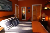 Cozy family-friendly cottage on beautiful Shining Sea bike trail