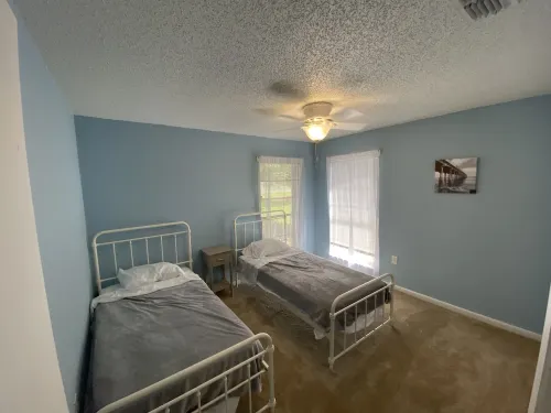 lake side house in the middle of orange country/ Hotels in Sylvan Shores