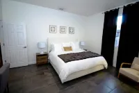 Near Fort Lauderdale airport, beach & casino!King suite, games, pool & jacuzzi!