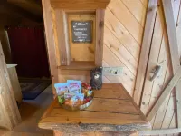 Lux Hot Tub Cabin. Huge Views! 35 Acres! Stargazing/Hiking Retreat! No Pet Fees!