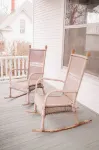The 1905 - Spacious Downtown Farmhouse - 4bd/2ba